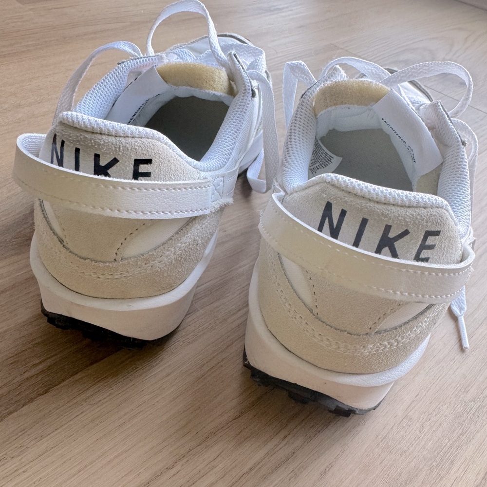 Nike Waffle Debut shoes in Size 9.5 🪽